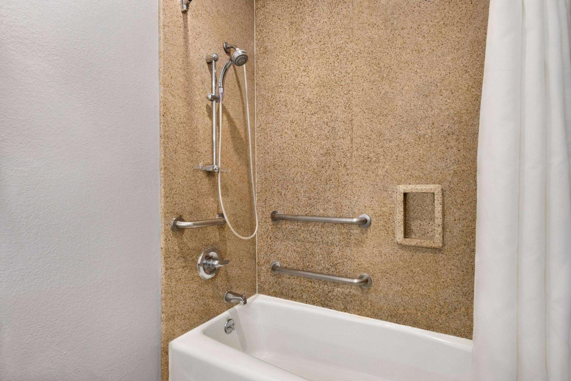 Days & By Wyndham Hobby Airport Hotel Houston