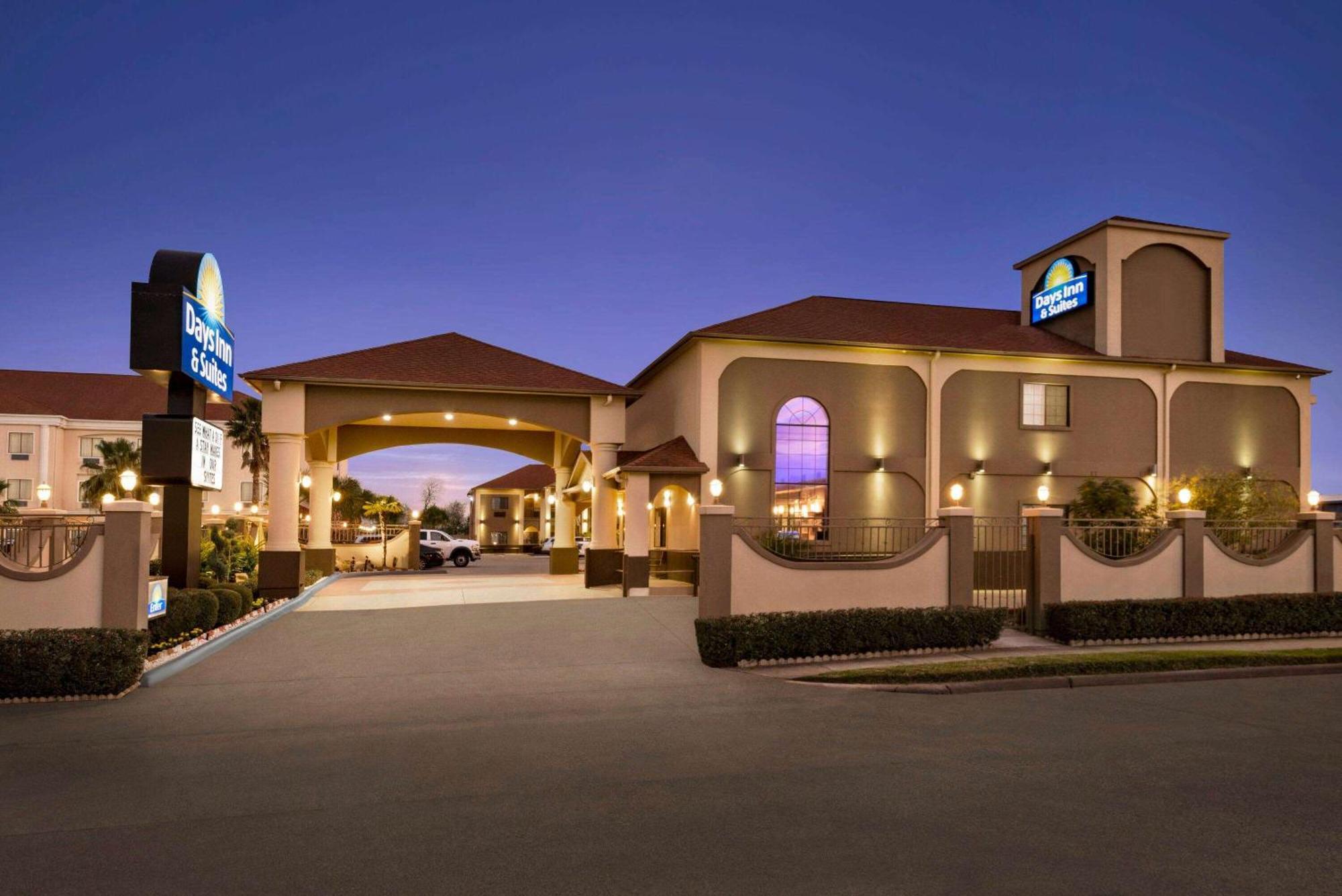 Days & By Wyndham Hobby Airport Hotel