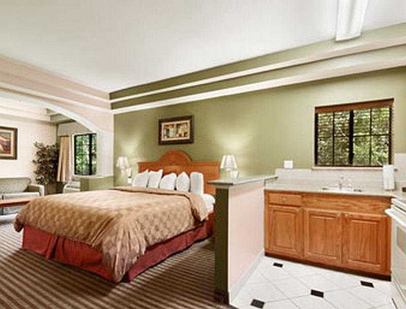 Days & By Wyndham Hobby Airport Houston