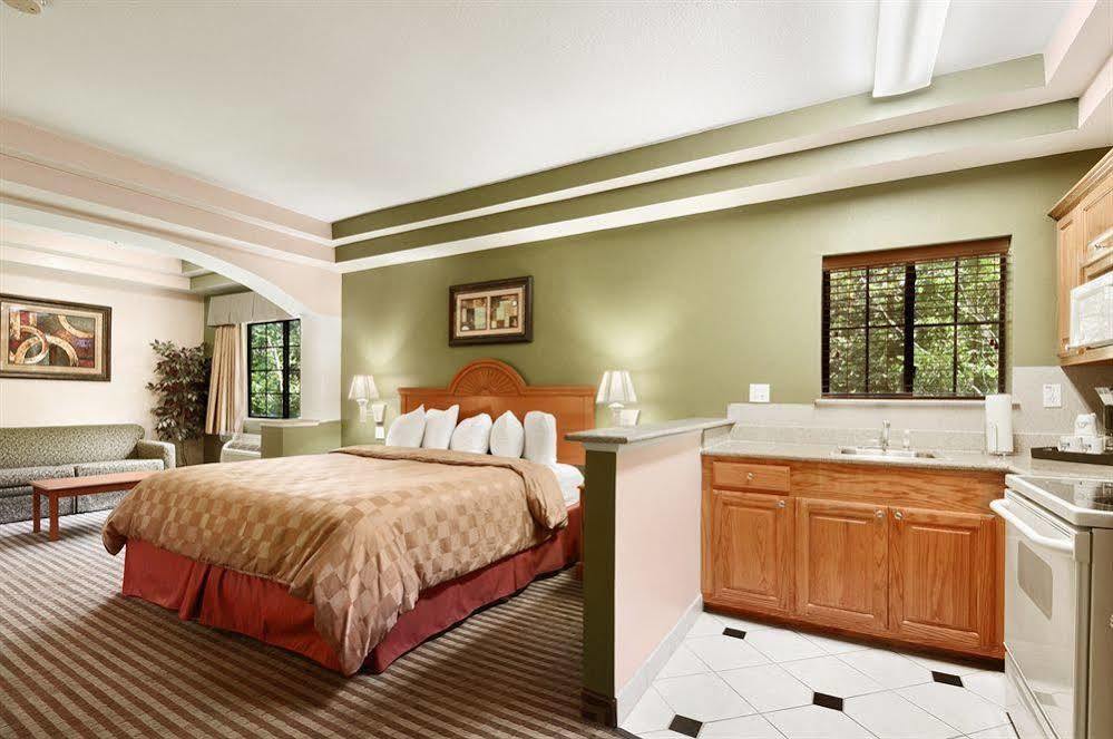 Days & By Wyndham Hobby Airport 3*