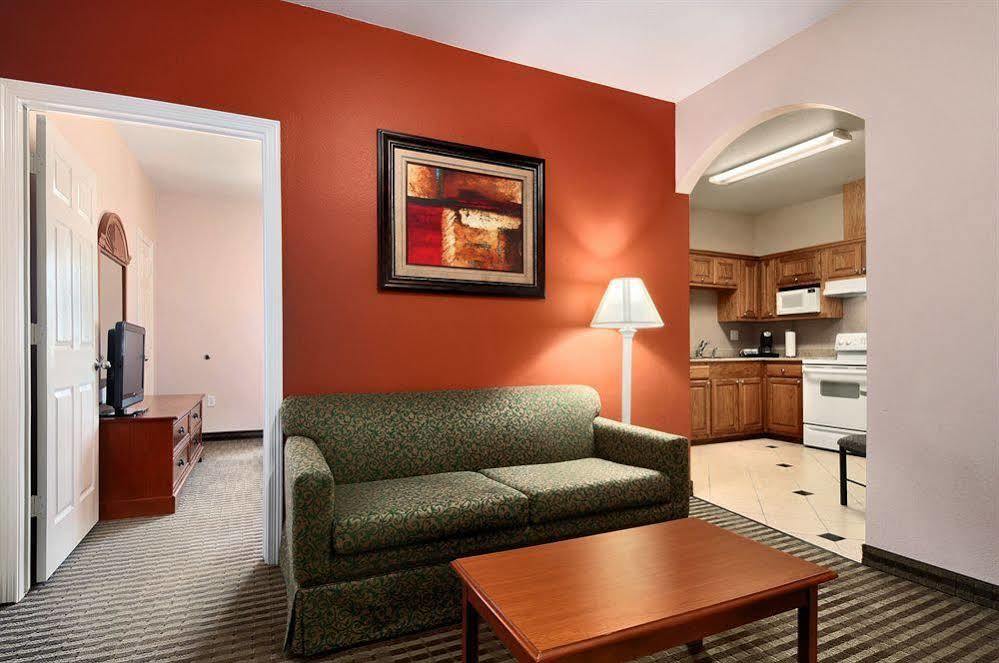 Days & By Wyndham Hobby Airport Hotel