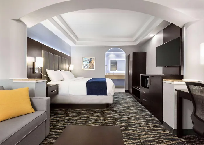 Days Inn & Suites By Wyndham Houston Hobby Airport