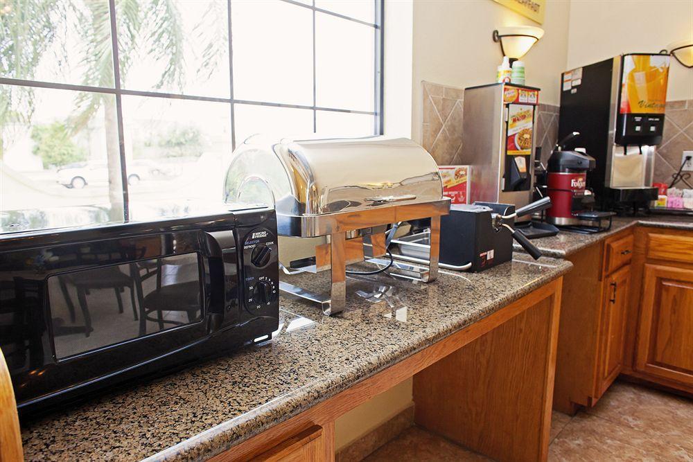 Hotel Days & By Wyndham Hobby Airport 3*