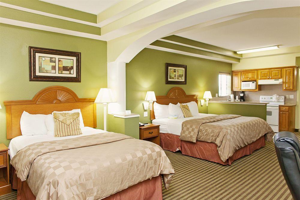 Days & By Wyndham Hobby Airport
